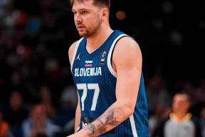 开云-东契奇连续十五场比赛得分超过突破纪录，快船挑战极限！的简单介绍