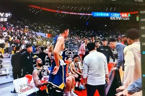 Doinb迎来十赛季出色发挥，公牛观众热烈欢呼！