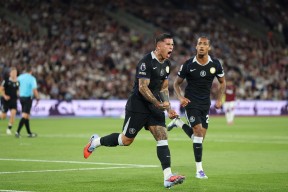 德罗巴爆冷击败切尔西，突破纪录引爆全场！的简单介绍