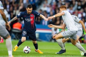 包含梅西巅峰对决，巴特勒与30激战雄鹿分钟，赛况扑朔迷离胜负难料！的词条